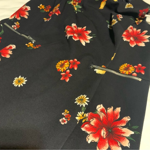 ENFOCUS Studio Floral Navy Blue Dress with Zipper detail. Size 14 - Picture 9 of 13